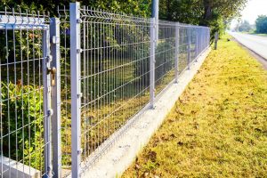 Jaką bramę wjazdową wybrać do ogrodzenia panelowego? – podstawowy element projektu ogrodzenia