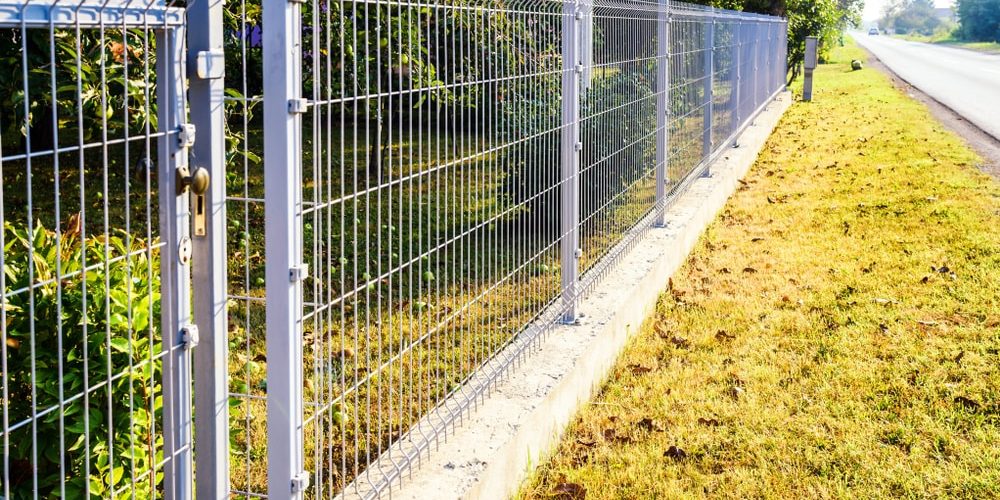 Jaką bramę wjazdową wybrać do ogrodzenia panelowego? – podstawowy element projektu ogrodzenia