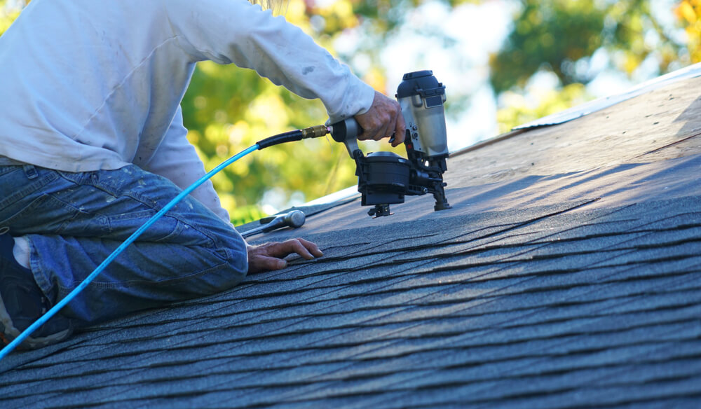 Naprawa dachu z papy – główne aspekty