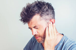 Uderzenie w ucho – kiedy warto skonsultować się z lekarzem?