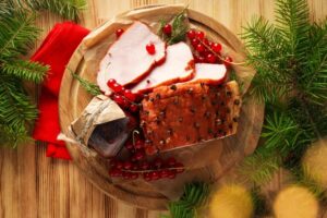 Wiejski stół vs food truck – co lepiej sprawdzi się na weselu?